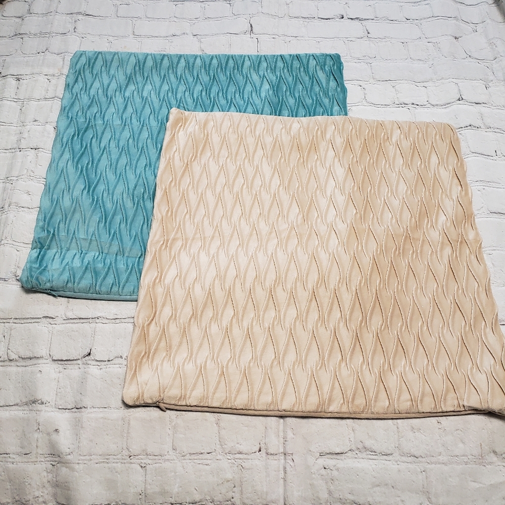 LIVE WELL Pillow Covers .